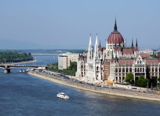 Pártok támogatottsága: lassan növekvő Fidesz és ellenzék