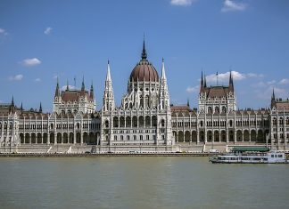 Pártok támogatottsága: lassú elbizonytalanodás