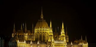 Pártok támogatottsága és politikusok népszerűsége, 2017 augusztus