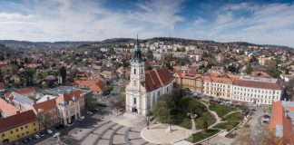 A szekszárdi uszoda és a wellnessközpont kérdése