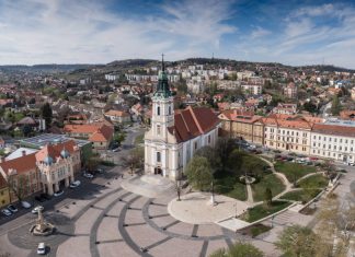 A szekszárdi uszoda és a wellnessközpont kérdése
