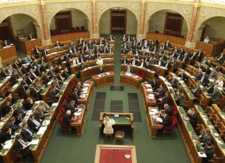 A válaszadók háromnegyede nem ért egyet azzal, hogy közalapítványokba szerveztek ki állami vagyont