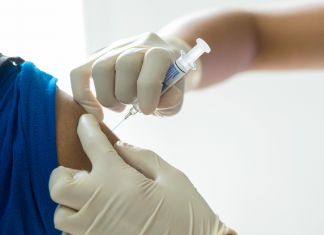 A kötelező covid oltás megosztja a társadalmat