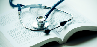 Többség szerint szükség van jelentős béremelésre az oktatásban és az egészségügyben