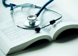 Többség szerint szükség van jelentős béremelésre az oktatásban és az egészségügyben