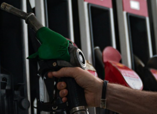 Emberek fele visszafogja a gépkocsi-használatot a megemelkedett üzemanyagárak miatt