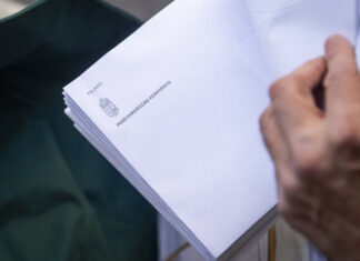 Minden második ember szerint a nemzeti konzultáció valódi célja az adatgyűjtés