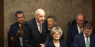 Szinte mindenki elvárja azt a köztársasági elnöktől, hogy alaposan vizsgálja meg a parlament által elfogadott törvényeket