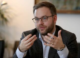 A Fidesz szavazók relatív többsége sem tartja elfogadhatónak Orbán Balázs 1956-al és az orosz-ukrán háborúval kapcsolatos szavait