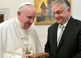 A többség szerint a kormány igyekszik a Ferenc pápával való viszonyát utólag jobbnak beállítani, mint amilyen valójában volt