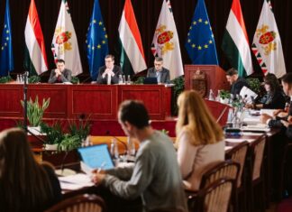 Közel kétszer annyian hibáztatják az Orbán-kormányt Budapest pénzügyi válsághelyzetéért, mint a városvezetést